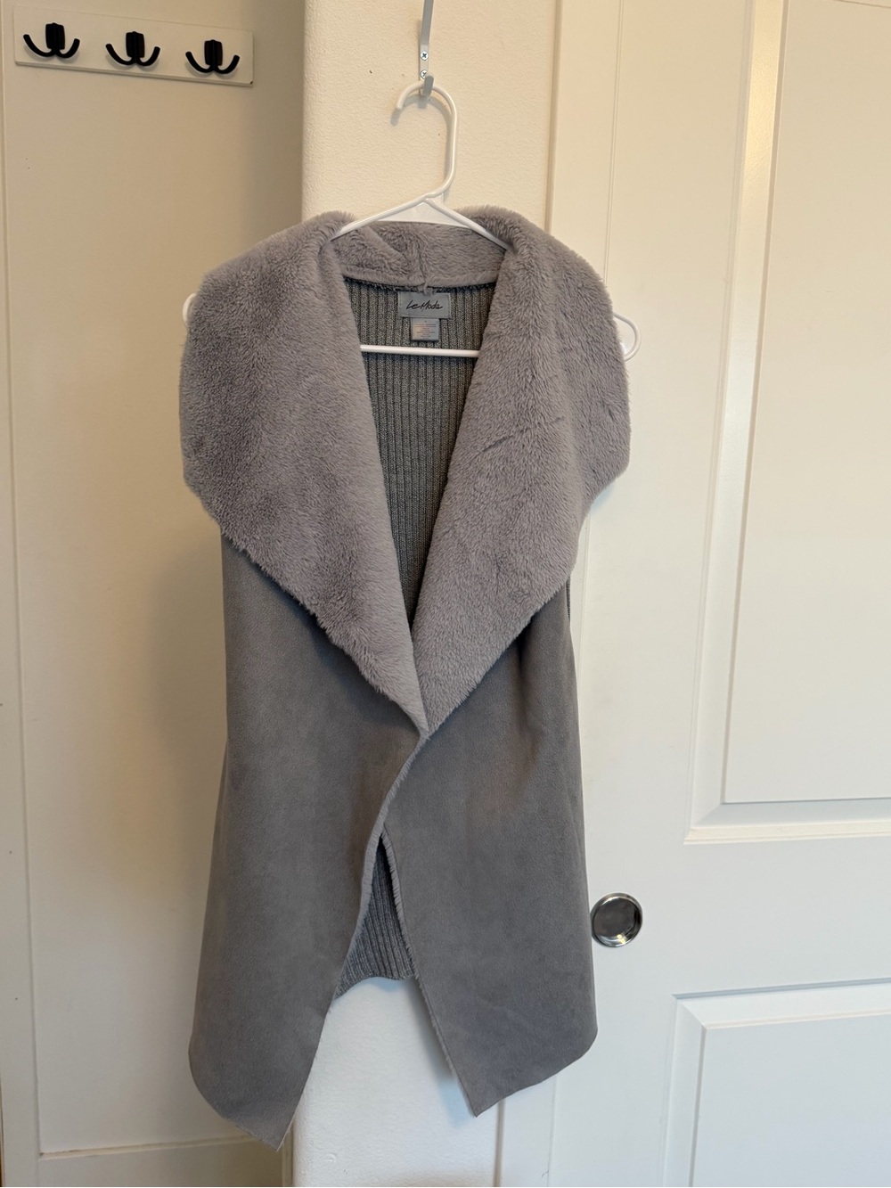 H&M Gray Faux-Shearling Teddy Vest with Shawl Collar | Size M